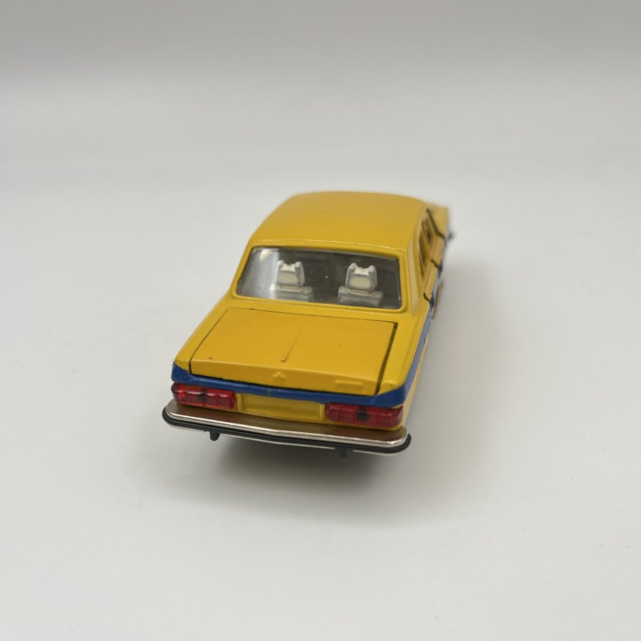 Модель милицейского автомобиля "ГАЗ 3102" (Волга), металл, пластик, СССР, 1980-1990 гг.