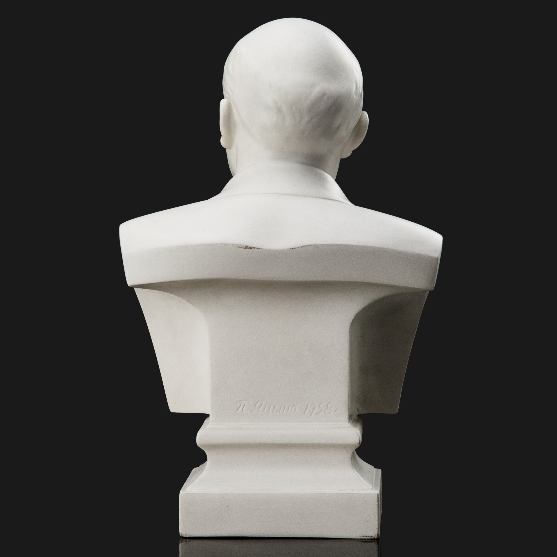 Бюст В.И. Ленина, скульптор П.П. Яцыно, гипс, литьё, СССР, 1958 г.