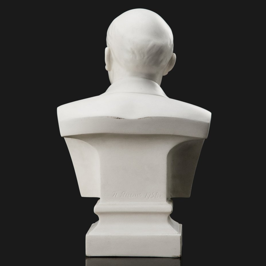 Бюст В.И. Ленина, скульптор П.П. Яцыно, гипс, литьё, СССР, 1958 г.