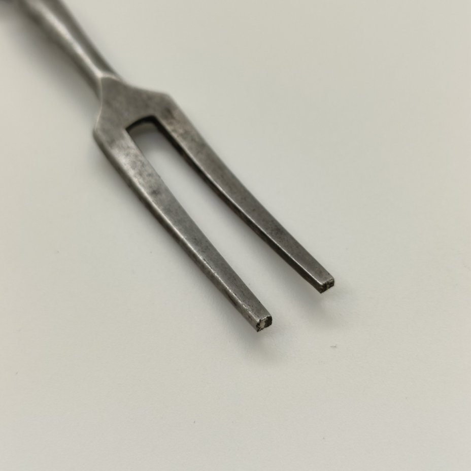 Вилка для мяса с двумя зубцами, металл, серебрение, Arthur Krupp, Berndorf (Берндорфская фабрика металлических изделий), Австрия, 1891-1927 гг.