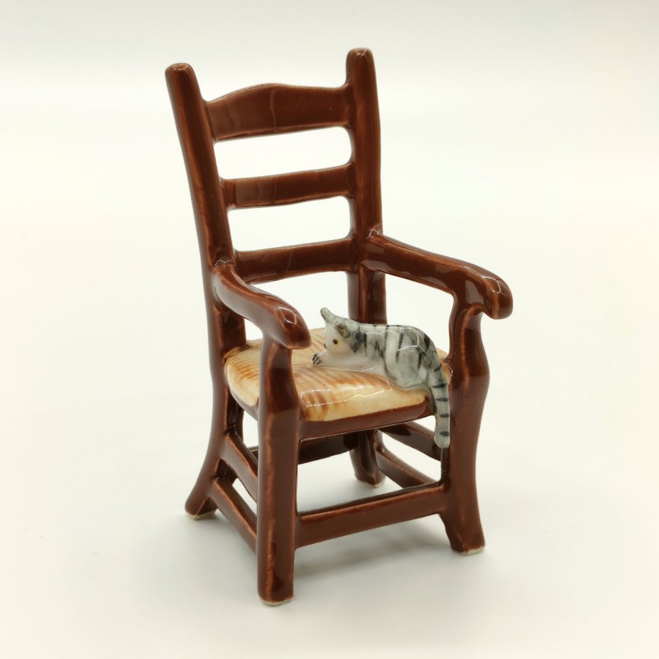 Статуэтка "Котенок на стуле", фарфор, роспись, Lefard (Лефард), Китай, 2000-2020 гг.