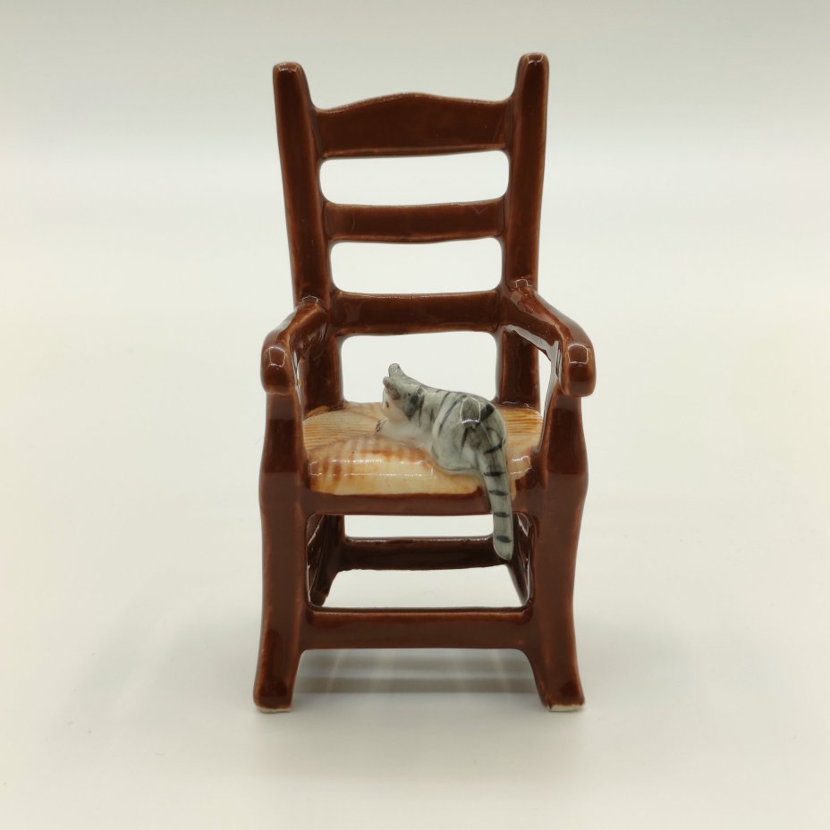 Статуэтка "Котенок на стуле", фарфор, роспись, Lefard (Лефард), Китай, 2000-2020 гг.