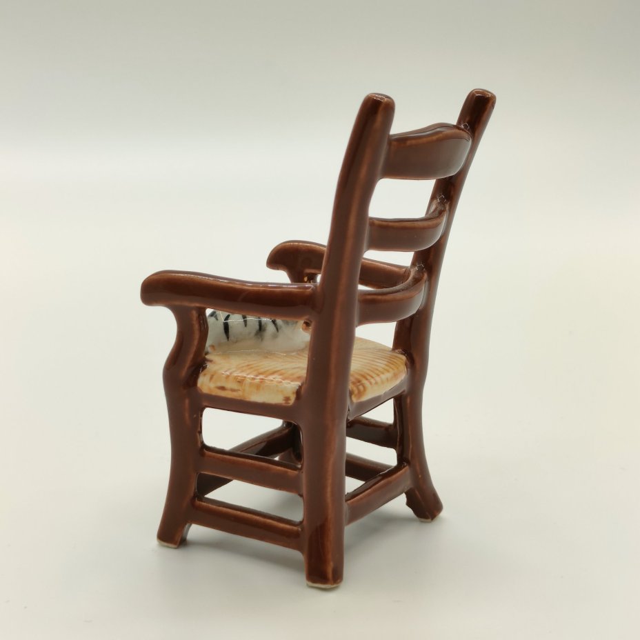 Статуэтка "Котенок на стуле", фарфор, роспись, Lefard (Лефард), Китай, 2000-2020 гг.