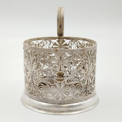 Подстаканник, выполненный в технике ажурной скани