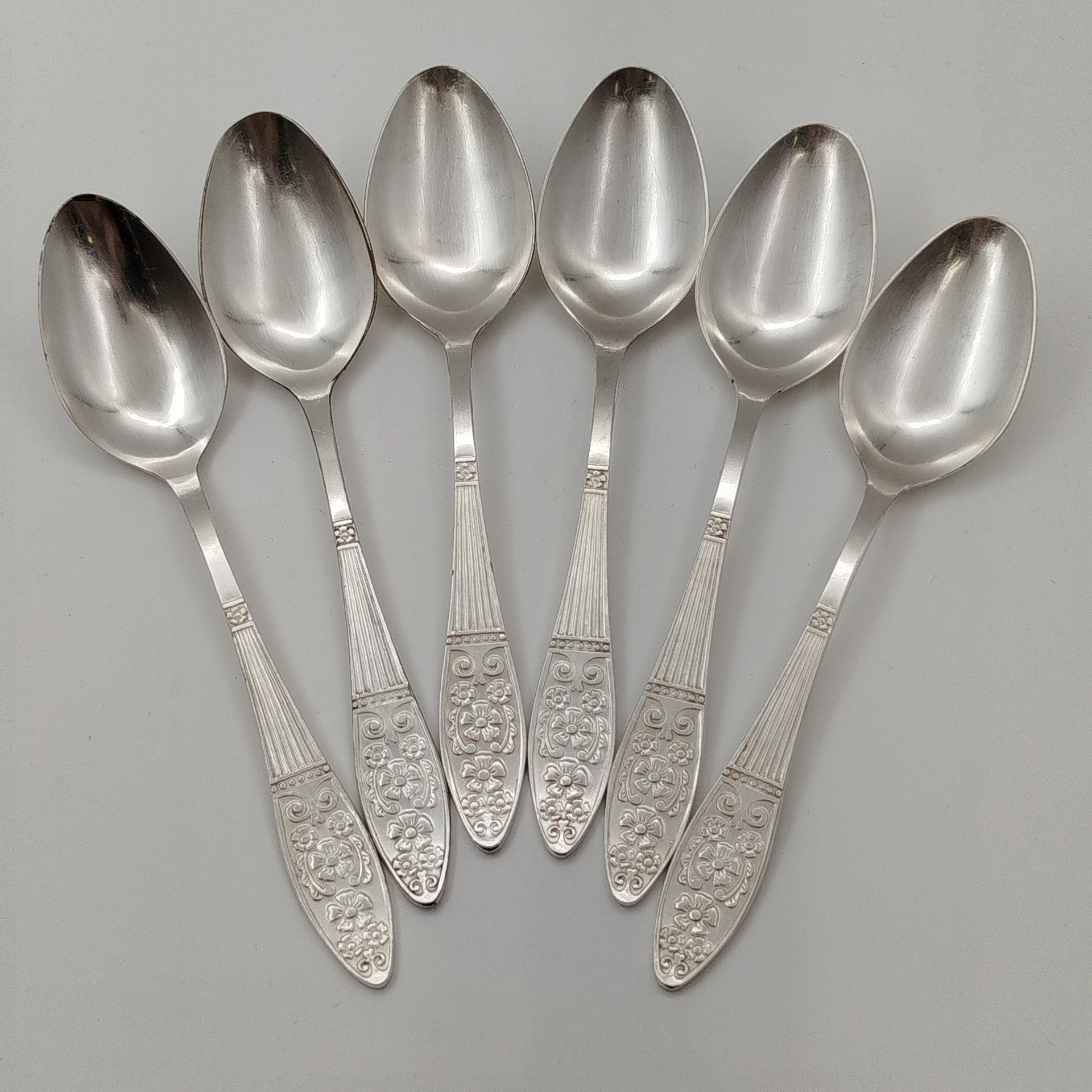 Набор столовых ложек с растительным орнаментом на 6 персон, мНЦ (медь-никель-цинк), Режевский механический завод (РМ), СССР, 1970-1990 гг.