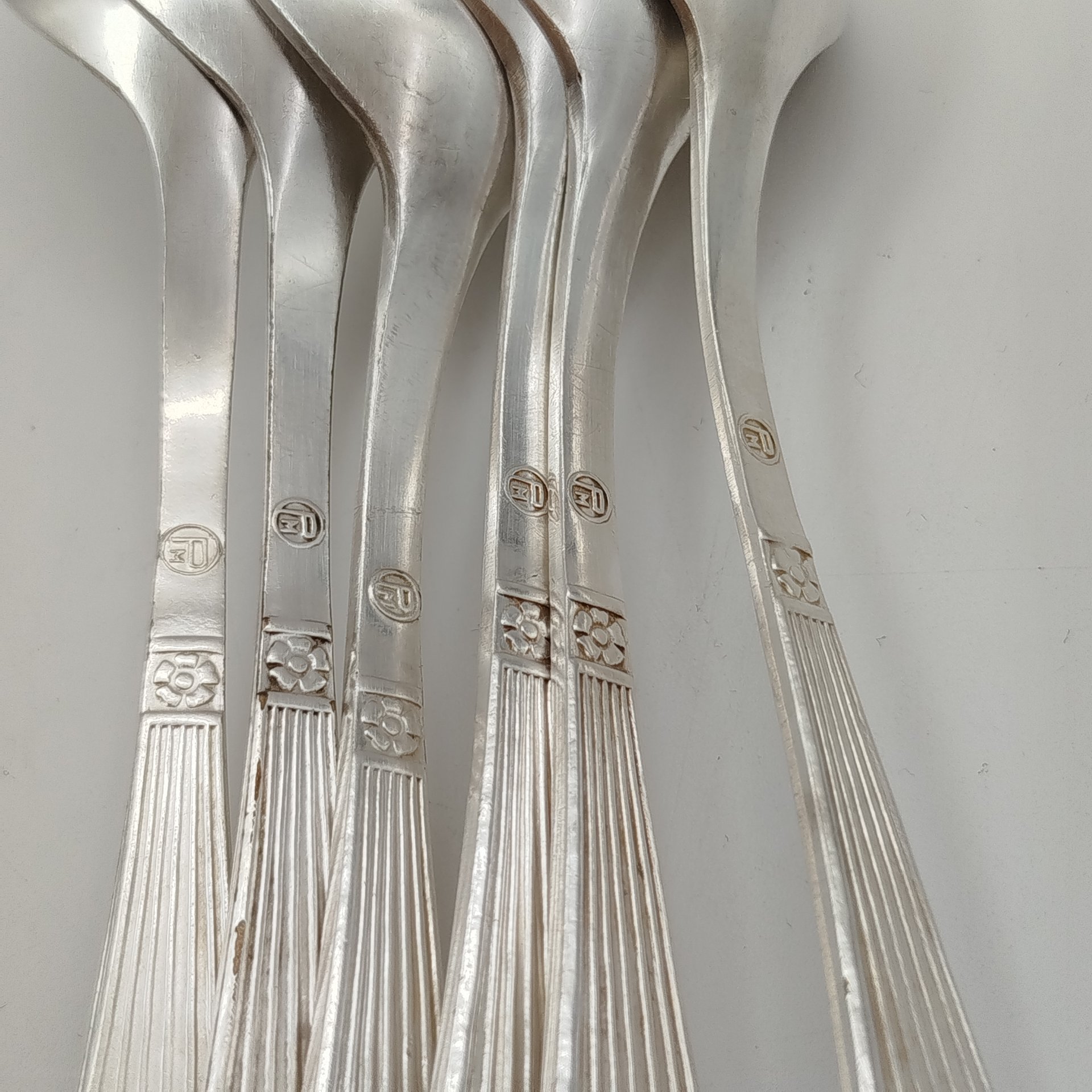 Набор столовых ложек с растительным орнаментом на 6 персон, мНЦ (медь-никель-цинк), Режевский механический завод (РМ), СССР, 1970-1990 гг.