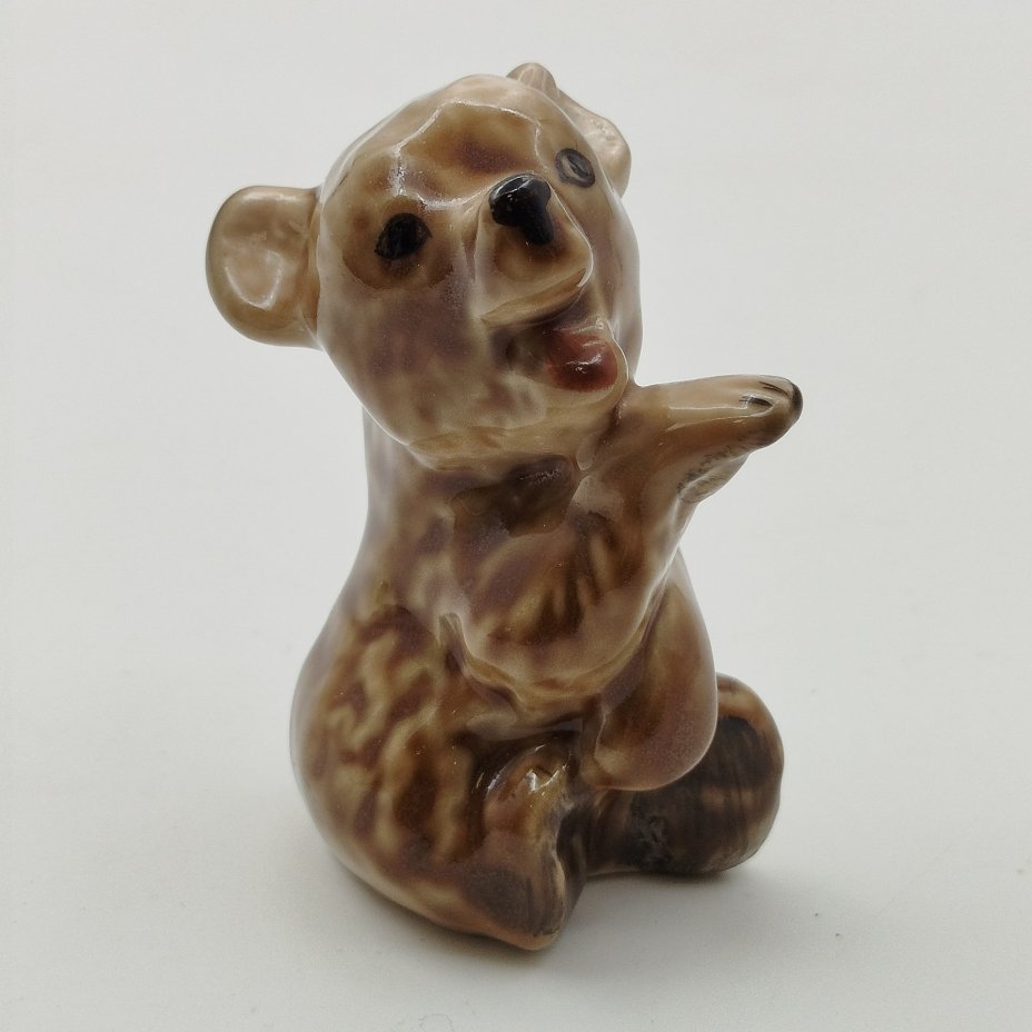 Статуэтка "Ревущий медвежонок", скульптор И.Е. Чарушин