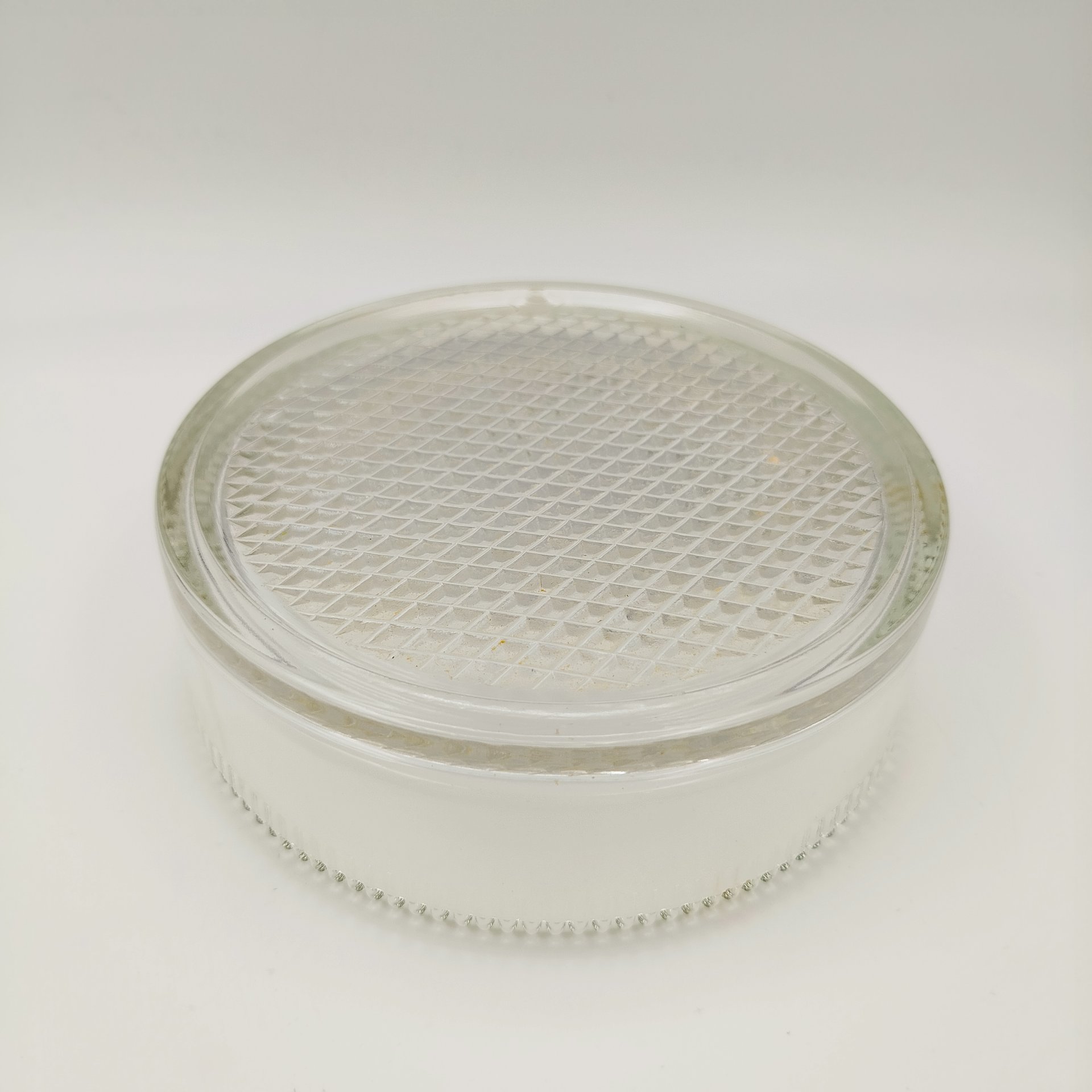 Пепельница массивная в металлической оправе с изображением оленей