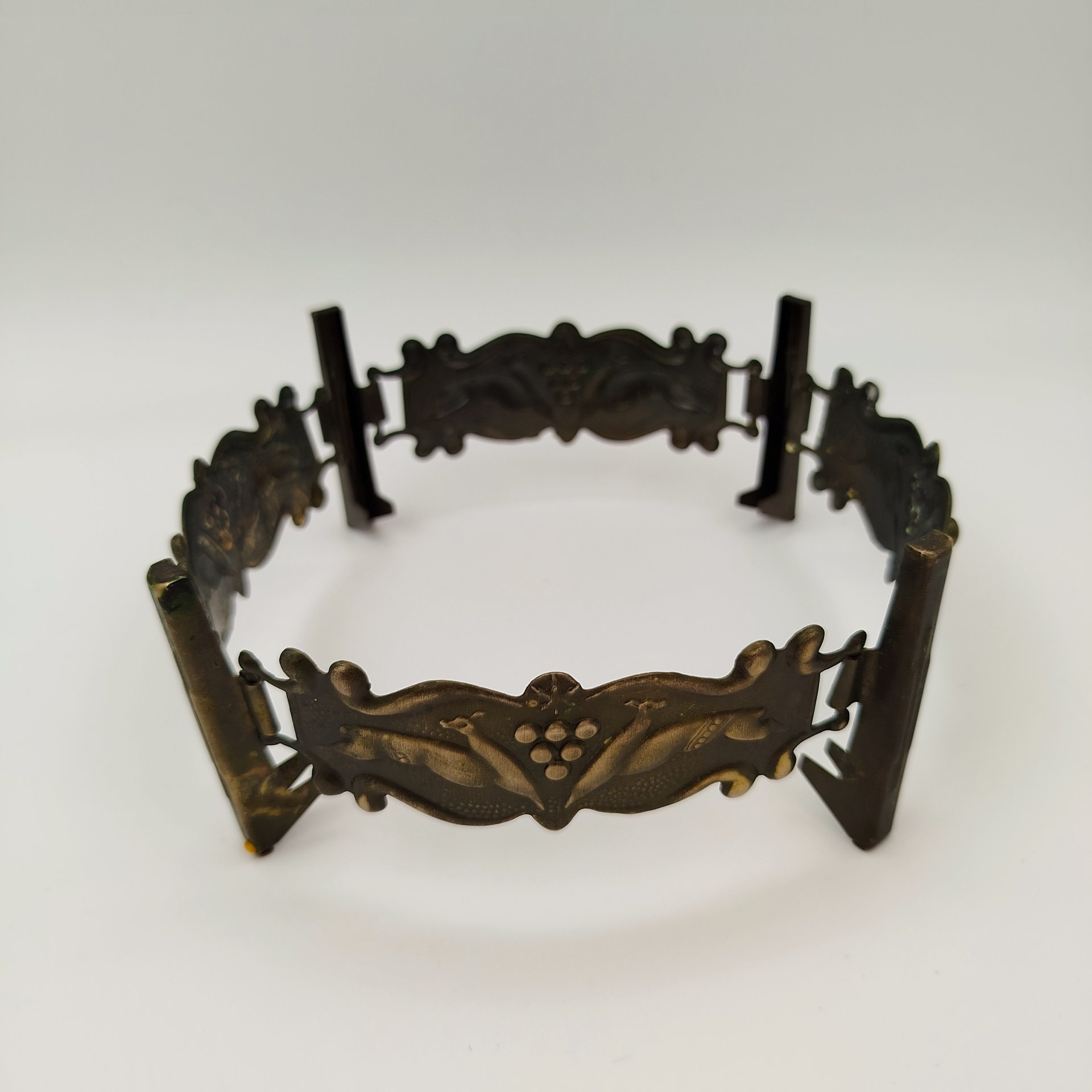 Пепельница массивная в металлической оправе с изображением оленей