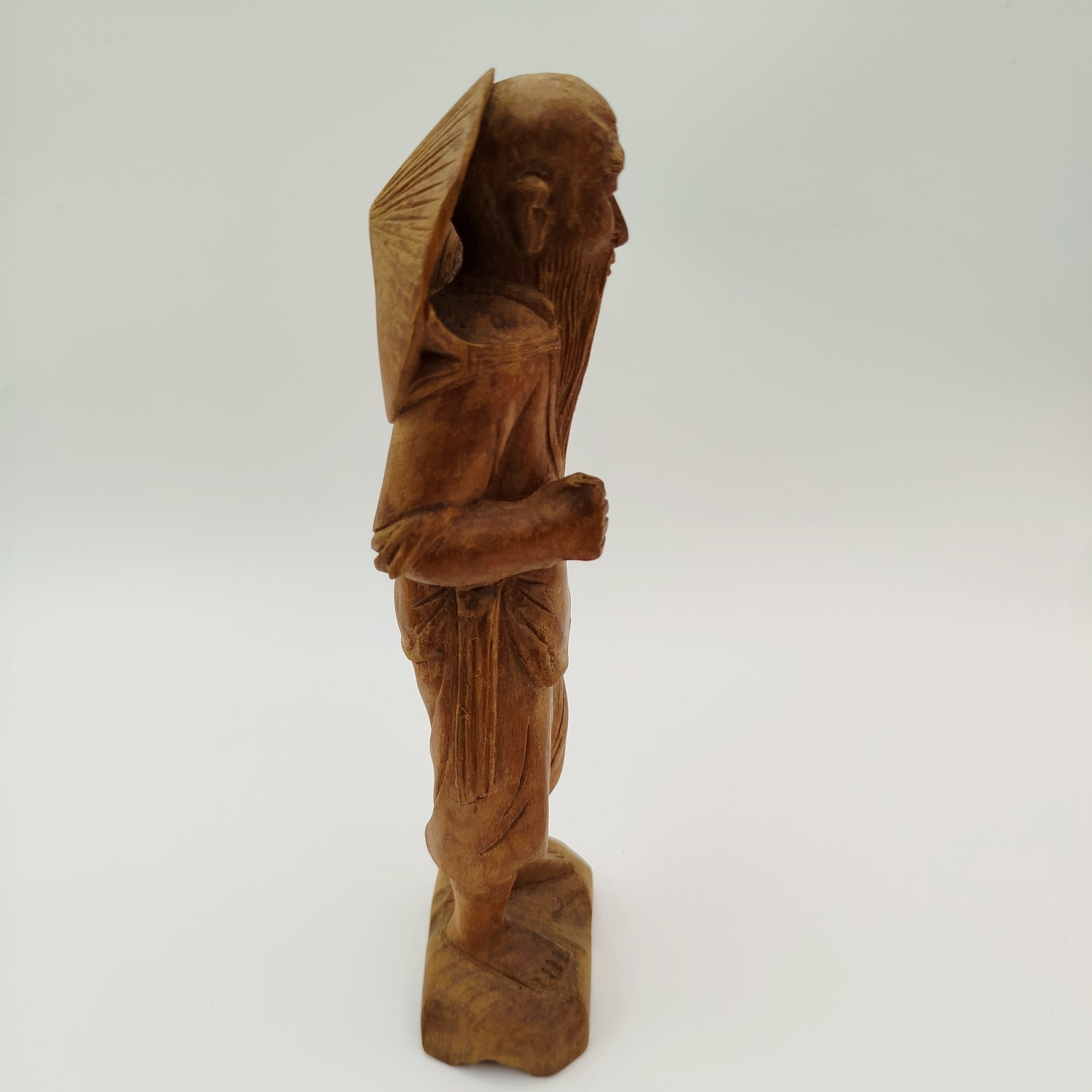 Статуэтка "Восточный старец с корзиной", дерево, резьба, Азия, 1950-1980 гг.