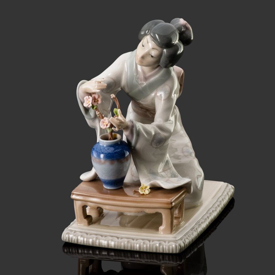 Статуэтка "Японка с сакурой" ("Японский цветок"), фарфор, роспись, Lladro, Испания, 1973-1998 гг.