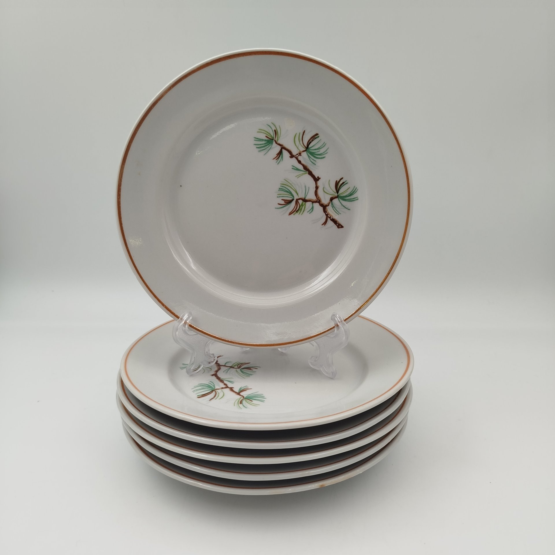 Набор пирожковых (закусочных) тарелок "Шишки" на 6 персон, фарфор, деколь, Фарфоровый завод «Пролетарий» (Бронница, Мста), СССР, 1976-1991 гг.