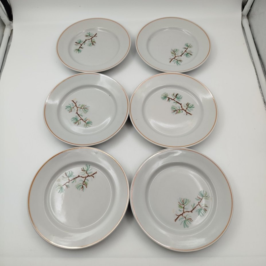 Набор пирожковых (закусочных) тарелок "Шишки" на 6 персон, фарфор, деколь, Фарфоровый завод «Пролетарий» (Бронница, Мста), СССР, 1976-1991 гг.