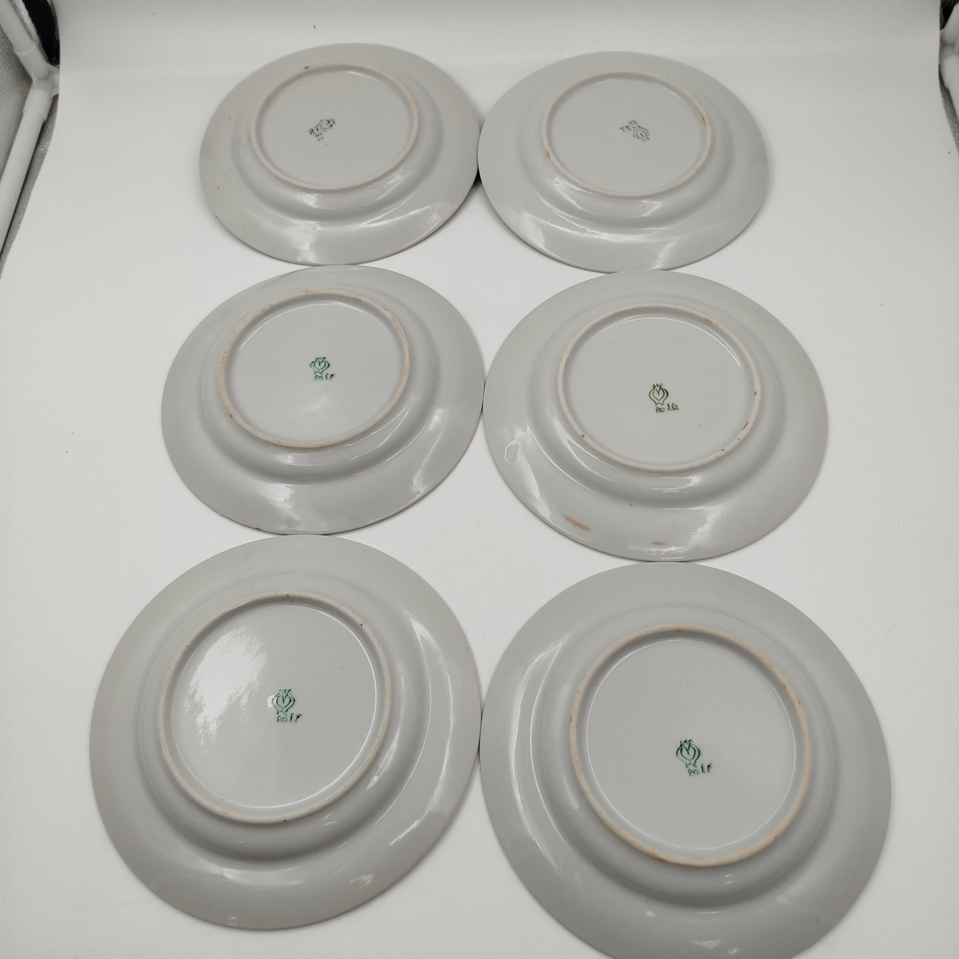 Набор пирожковых (закусочных) тарелок "Шишки" на 6 персон, фарфор, деколь, Фарфоровый завод «Пролетарий» (Бронница, Мста), СССР, 1976-1991 гг.