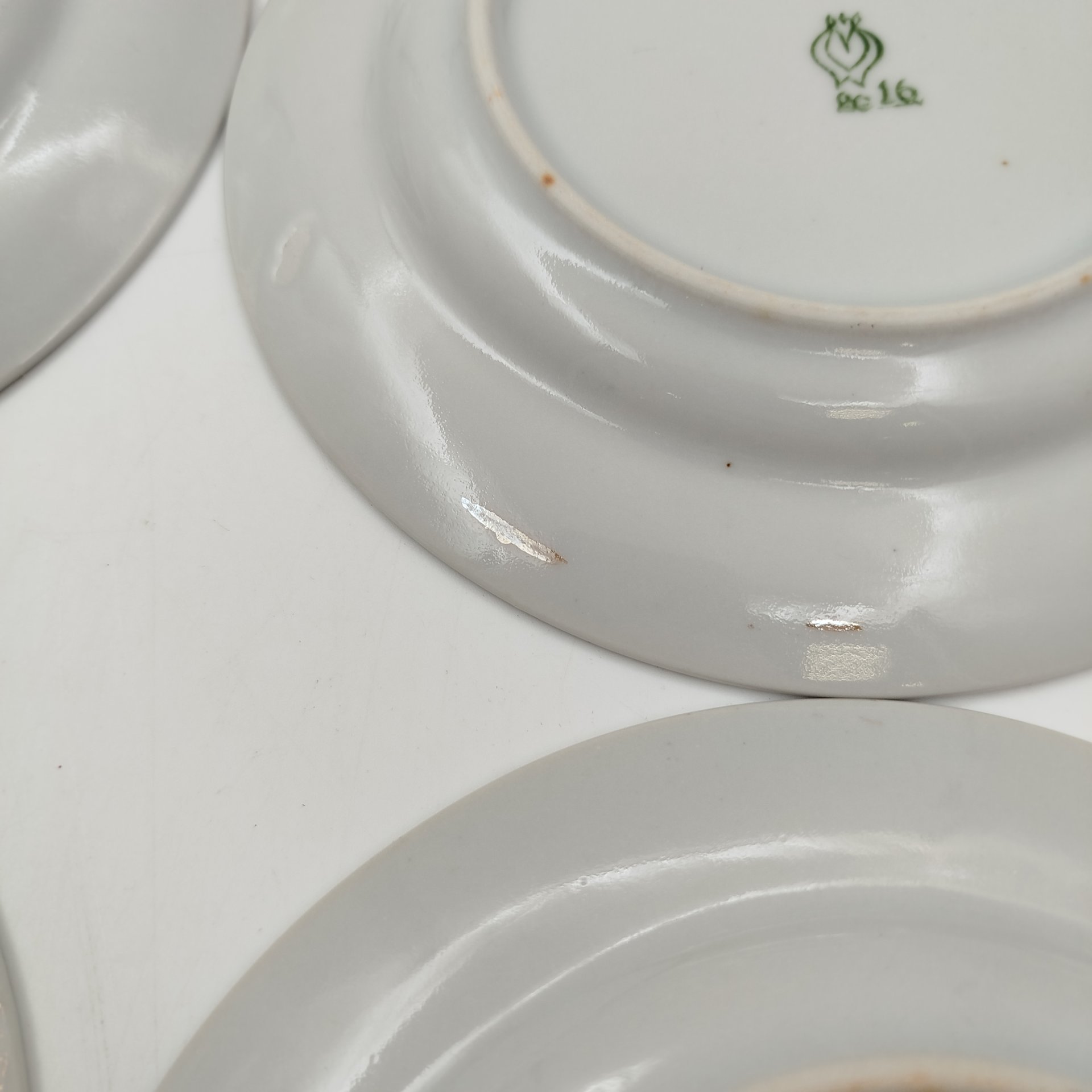 Набор пирожковых (закусочных) тарелок "Шишки" на 6 персон, фарфор, деколь, Фарфоровый завод «Пролетарий» (Бронница, Мста), СССР, 1976-1991 гг.