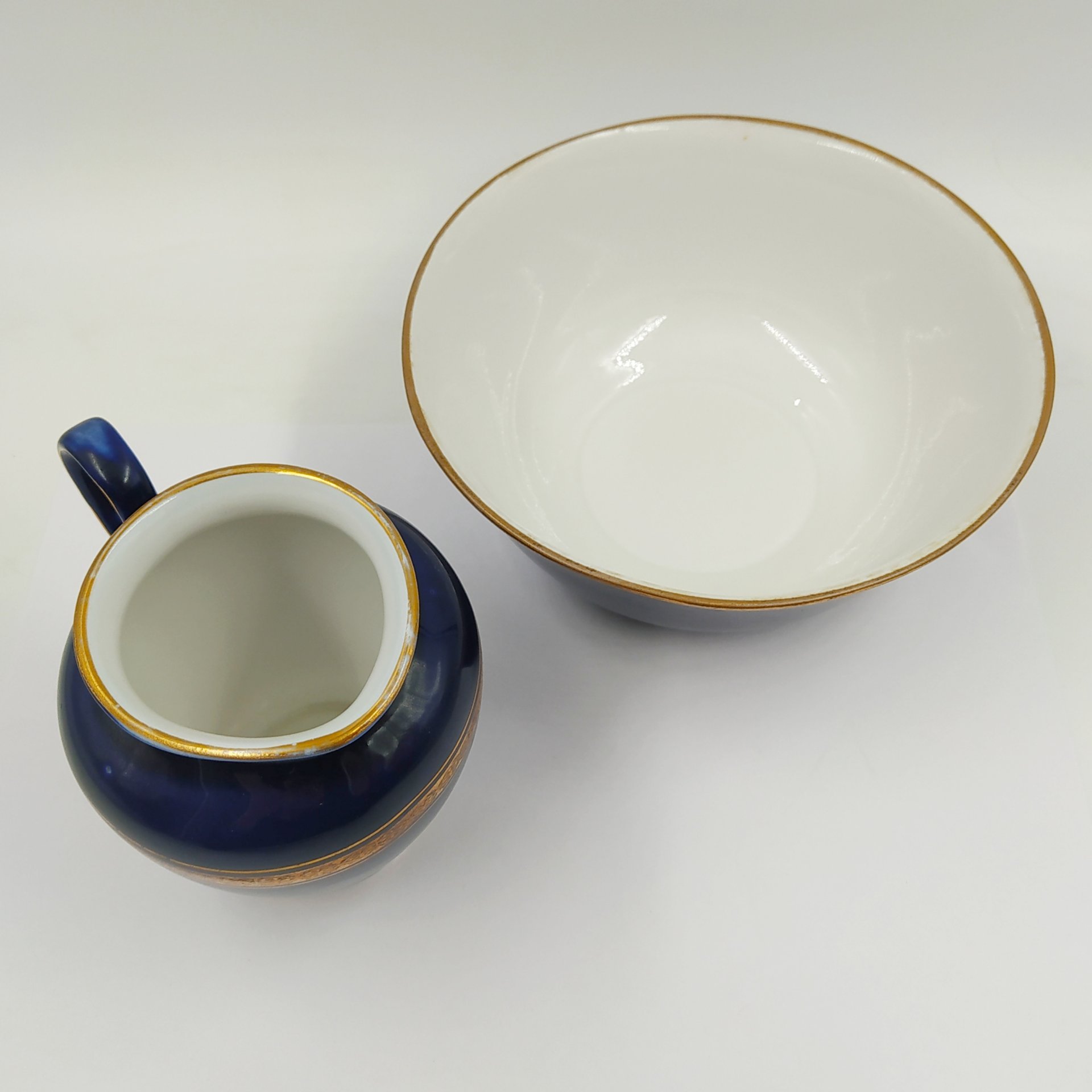 Набор из молочника и капельника с орнаментальным декором, фарфор, крытье кобальтом, золочение, Ленинградский фарфоровый завод (ЛФЗ), СССР, 1960-1970 гг.