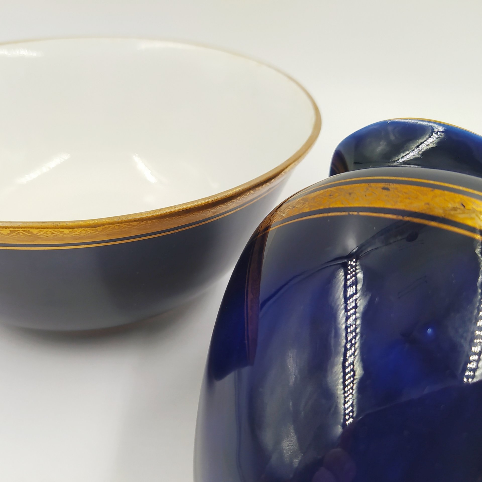 Набор из молочника и капельника с орнаментальным декором, фарфор, крытье кобальтом, золочение, Ленинградский фарфоровый завод (ЛФЗ), СССР, 1960-1970 гг.