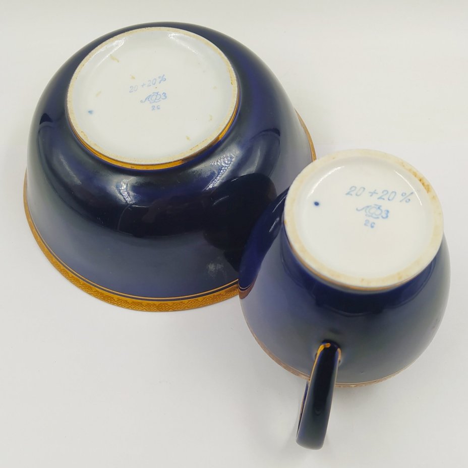 Набор из молочника и капельника с орнаментальным декором, фарфор, крытье кобальтом, золочение, Ленинградский фарфоровый завод (ЛФЗ), СССР, 1960-1970 гг.