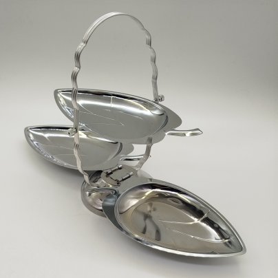 Менажница складная на три блюда, выполненная в виде листьев, металл, Гонконг, 1950-1970 гг.