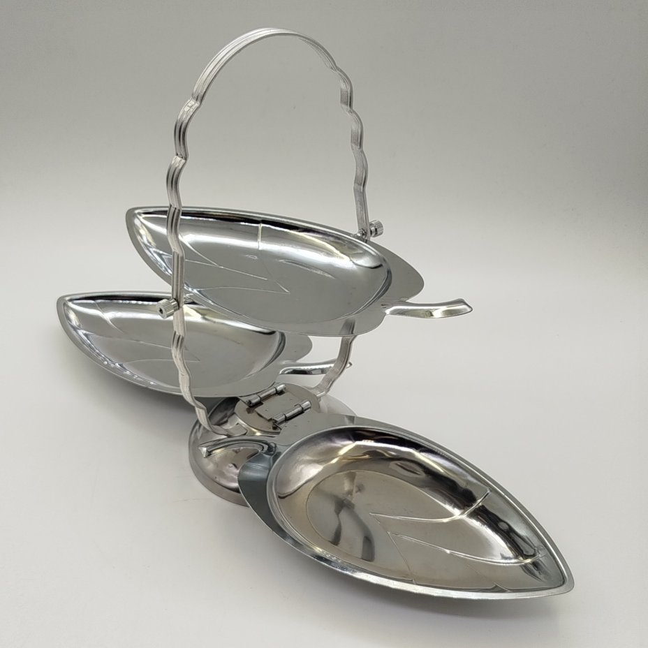 Менажница складная на три блюда, выполненная в виде листьев, металл, Гонконг, 1950-1970 гг.