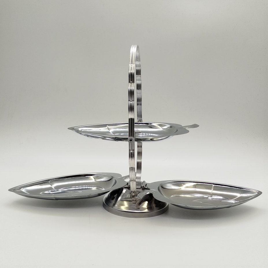 Менажница складная на три блюда, выполненная в виде листьев