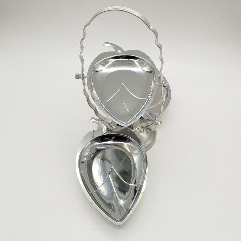 Менажница складная на три блюда, выполненная в виде листьев