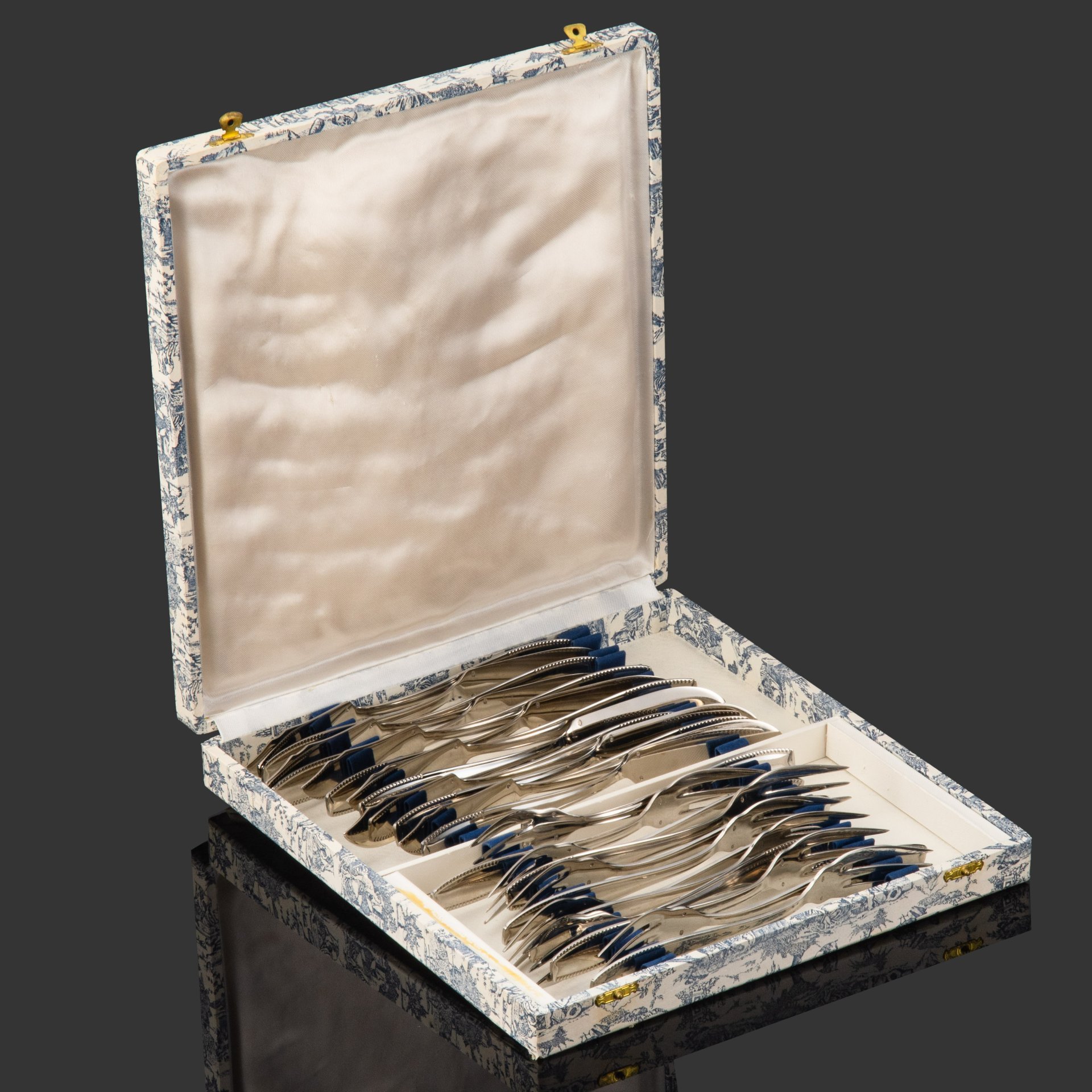 Набор из 12-ти вилок и ножей для рыбы в коробке, металл, серебрение, картон, Западная Европа, 1950-1980 гг.