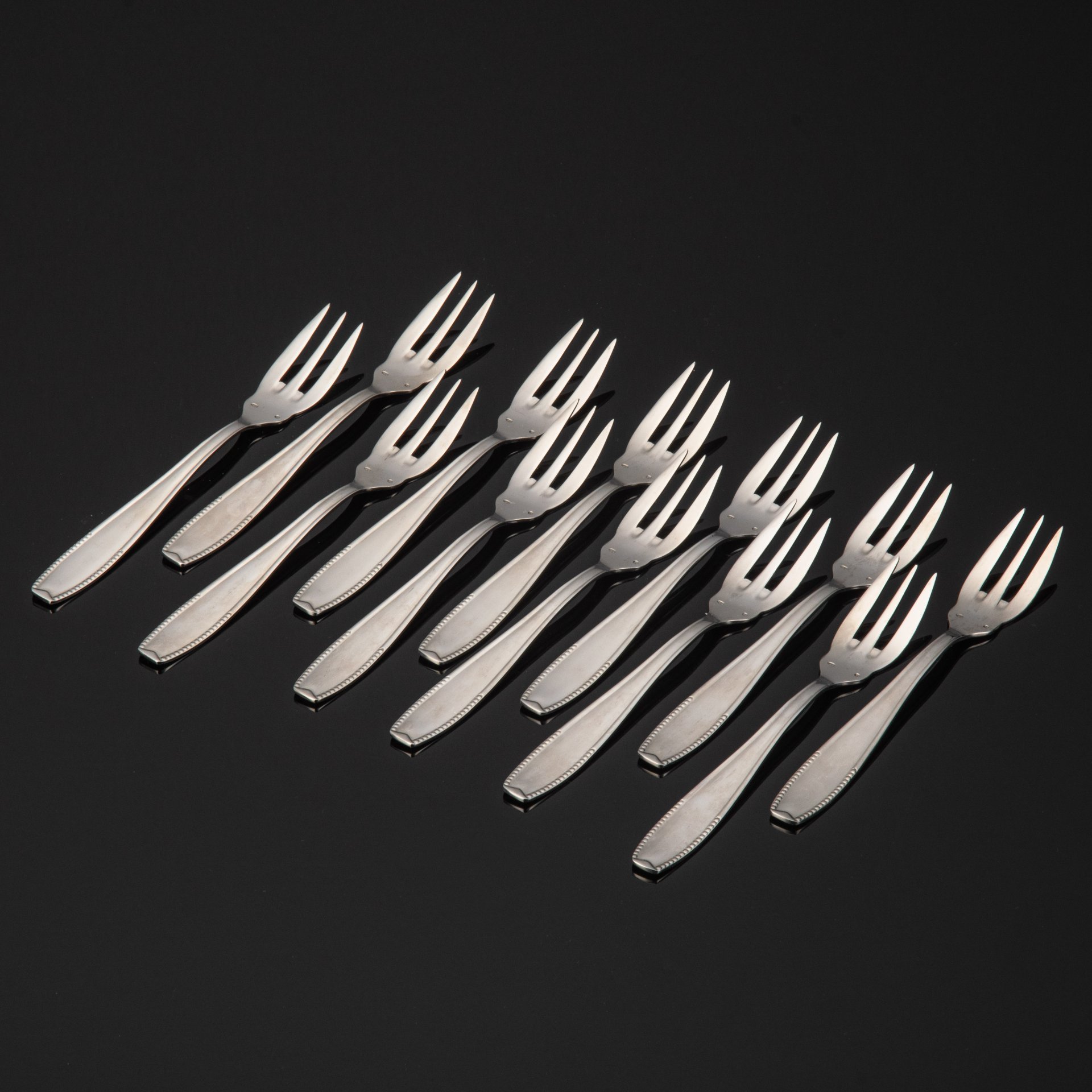Набор из 12-ти вилок и ножей для рыбы в коробке, металл, серебрение, картон, Западная Европа, 1950-1980 гг.