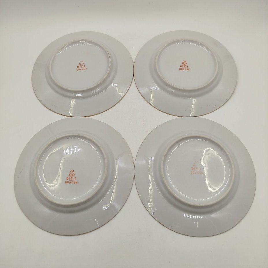 Набор из четырех десертных тарелок, фарфор, Минский фарфорово-фаянсовый завод, СССР, 1968-1983 гг.