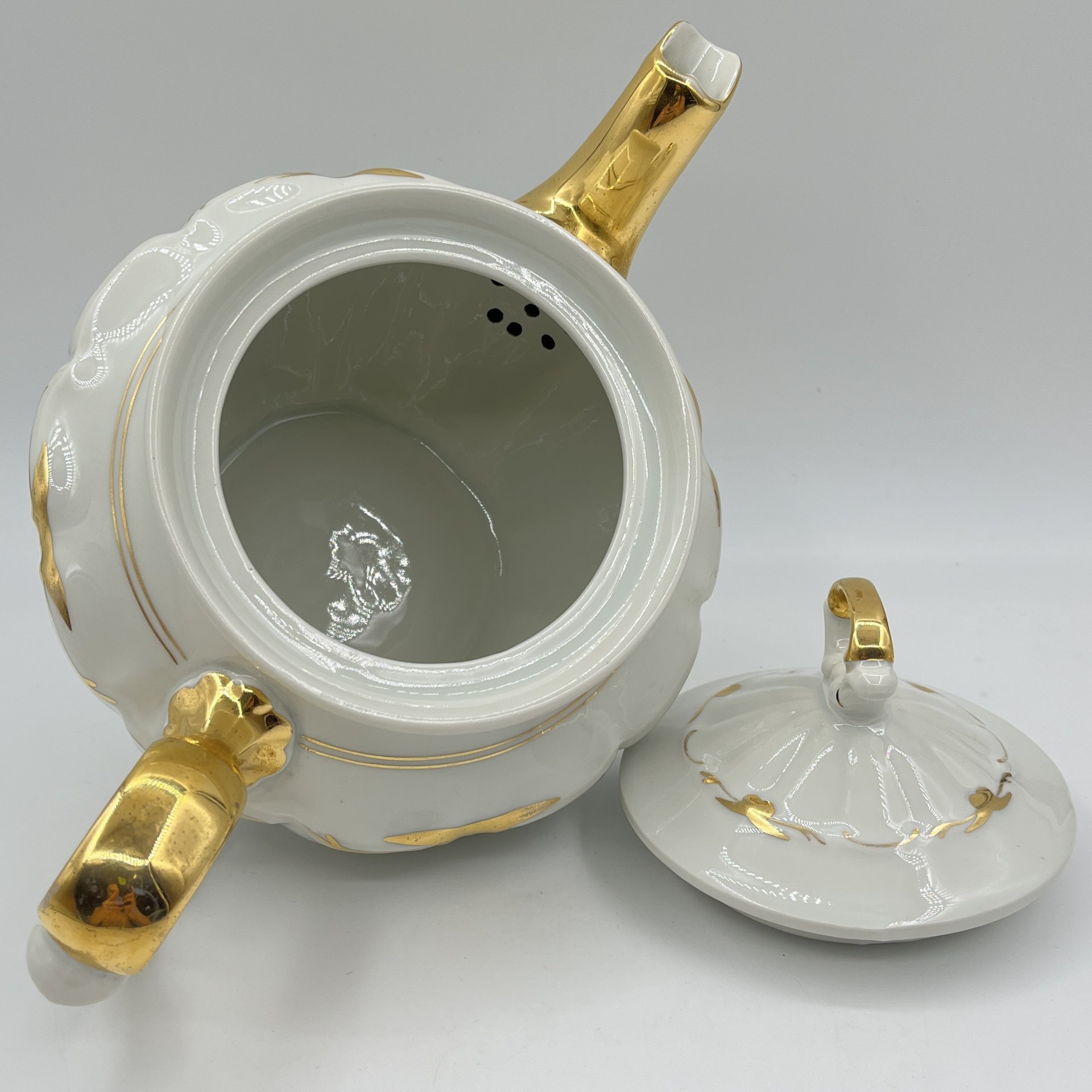 Чайник заварочный с рельефным туловом, C. Tielsch & Co.