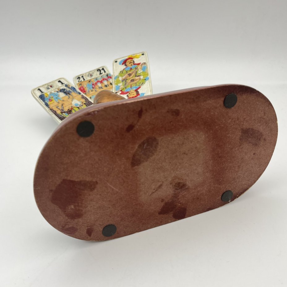 Статуэтка (скульптурная композиция) "Испытай удачу" (Рука игрока в карты)