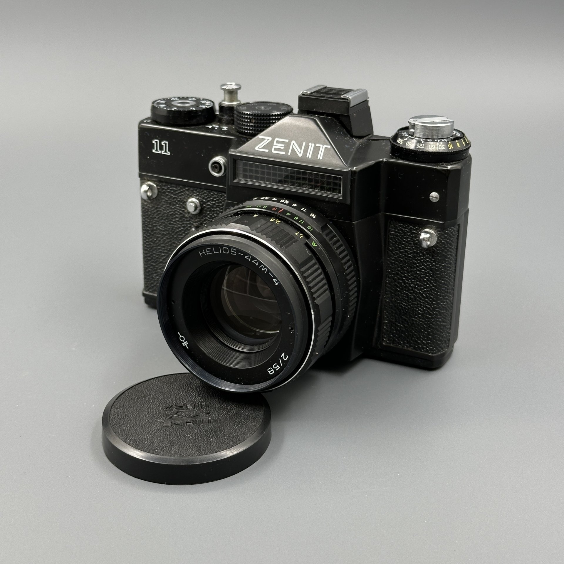 Фотоаппарат "Зенит-11" с объективом "Гелиос-44М-4", в родном кофре, Красногорский механический завод (КМЗ)