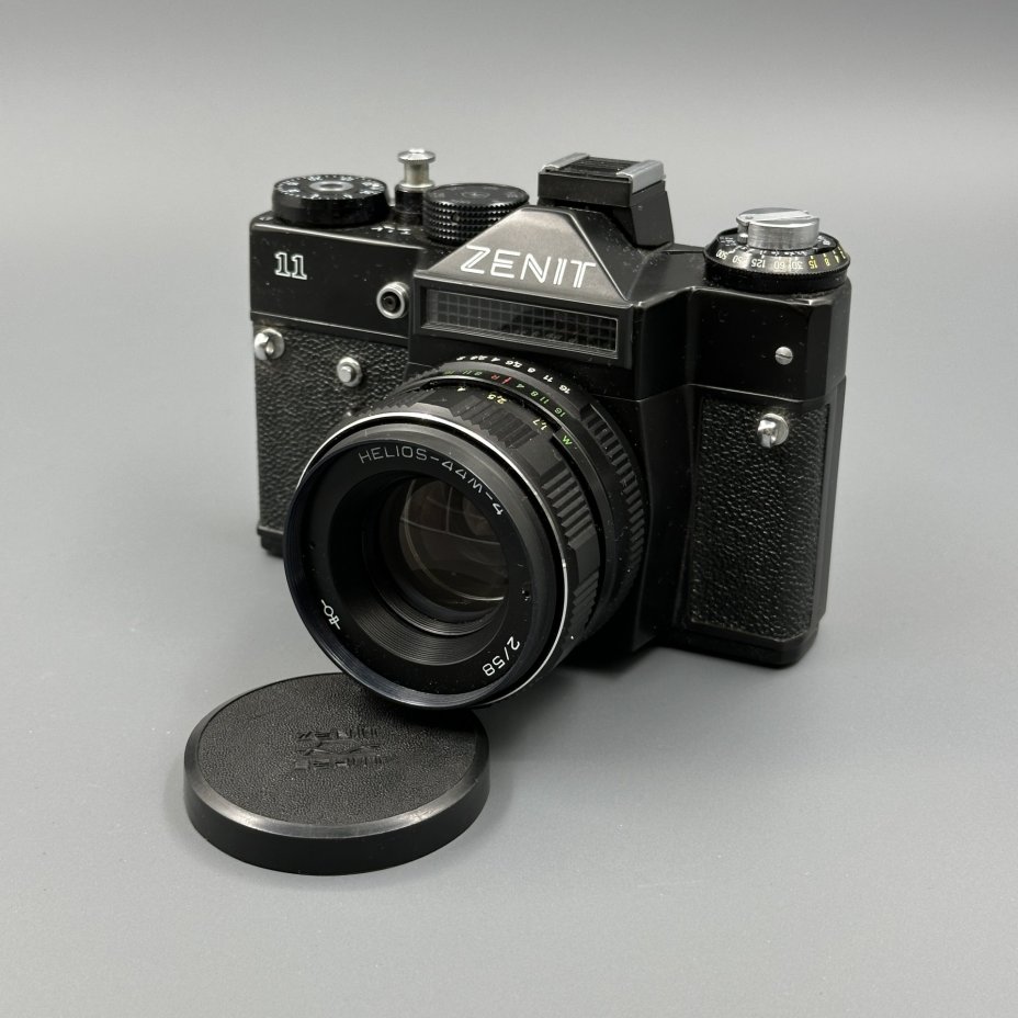 Фотоаппарат "Зенит-11" с объективом "Гелиос-44М-4", в родном кофре, Красногорский механический завод (КМЗ)