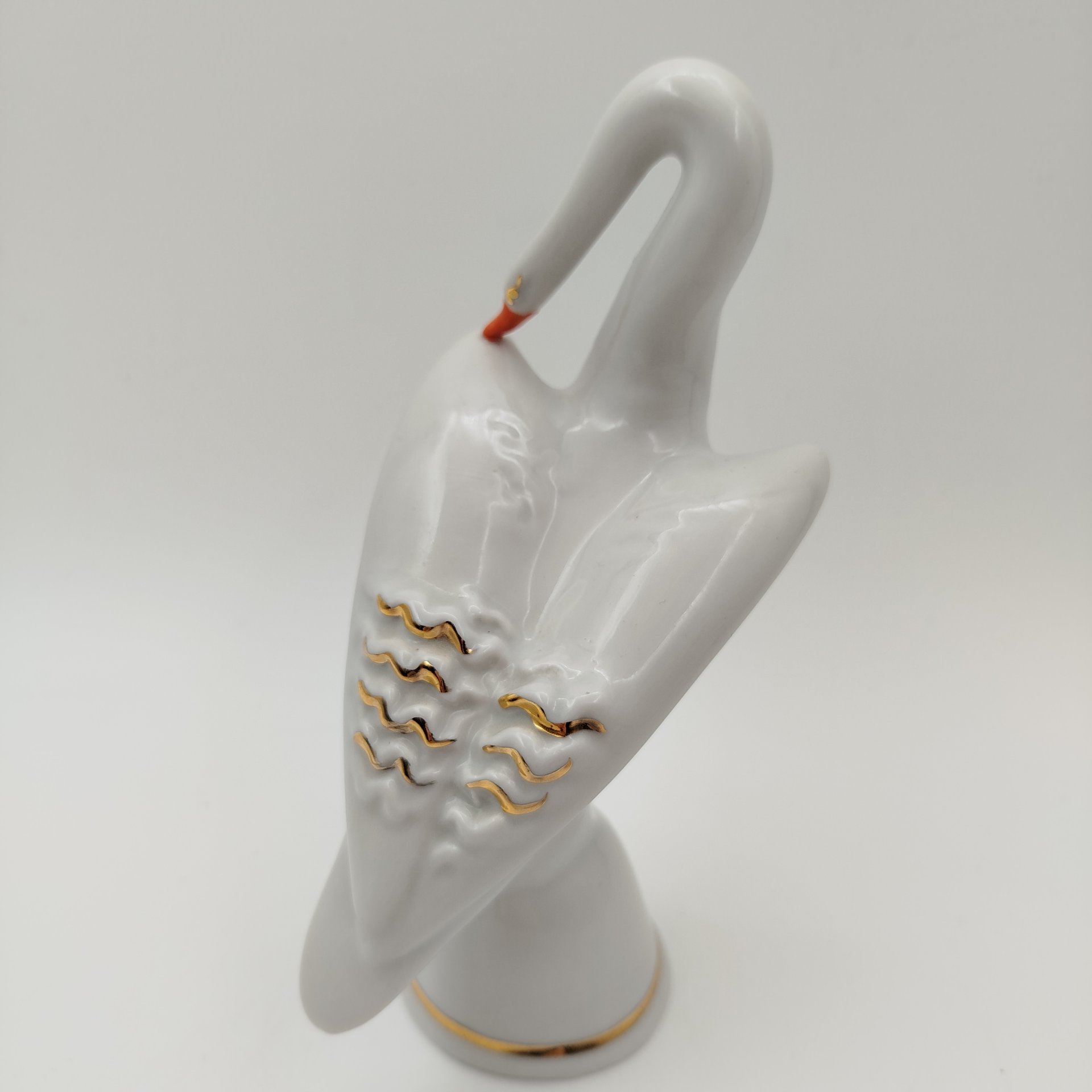 Статуэтка "Белый лебедь", фарфор, золочение, Дулевский фарфоровый завод (Дулёво), СССР, 1970-1990 гг.