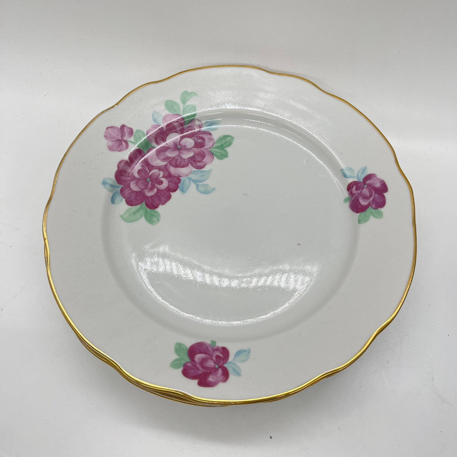 Набор из 3 обеденных и 2 десертных тарелок с цветочным декором, фарфор, деколь, золочение, Дулевский фарфоровый завод (Дулёво), СССР, 1970-1990 гг.