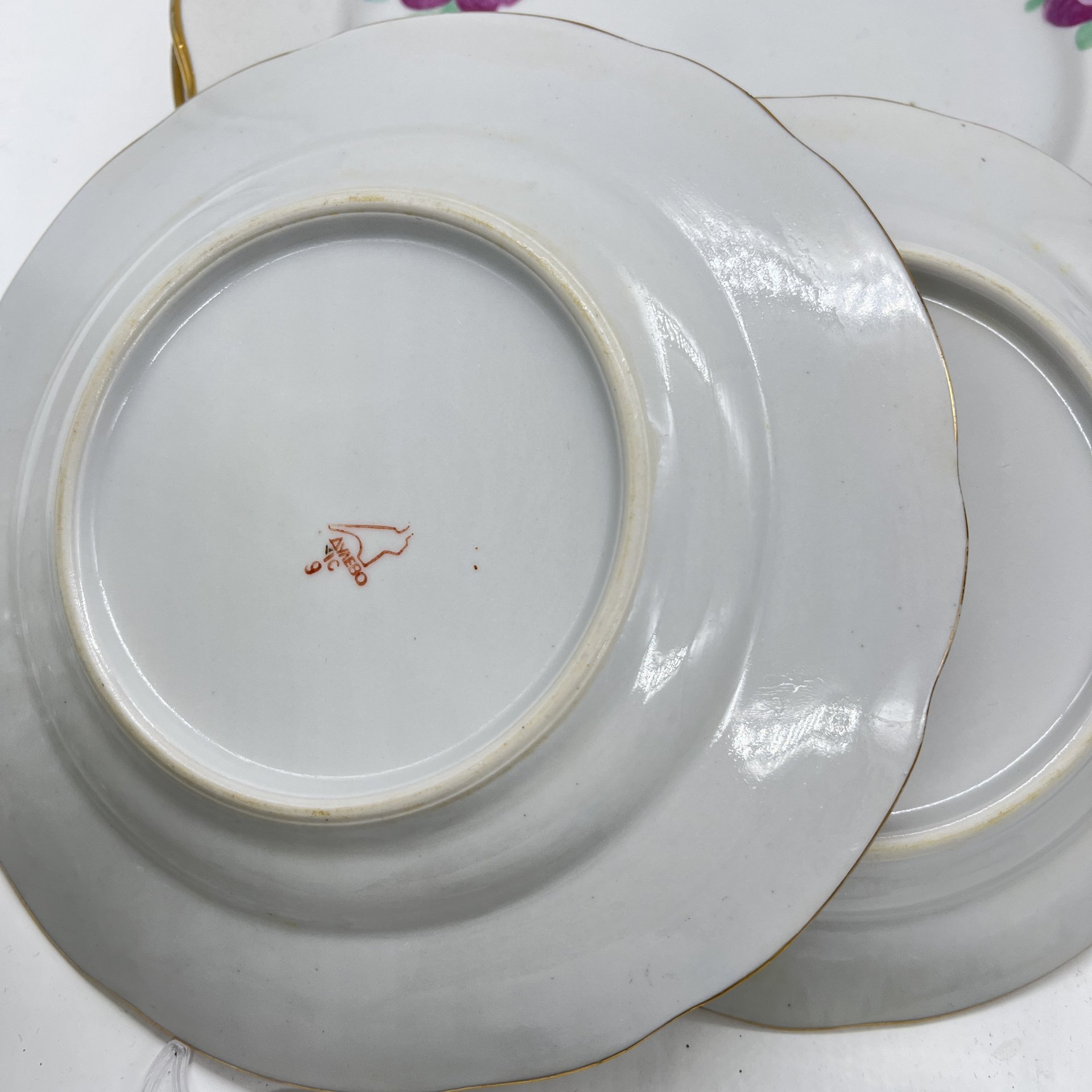 Набор из 3 обеденных и 2 десертных тарелок с цветочным декором, фарфор, деколь, золочение, Дулевский фарфоровый завод (Дулёво), СССР, 1970-1990 гг.