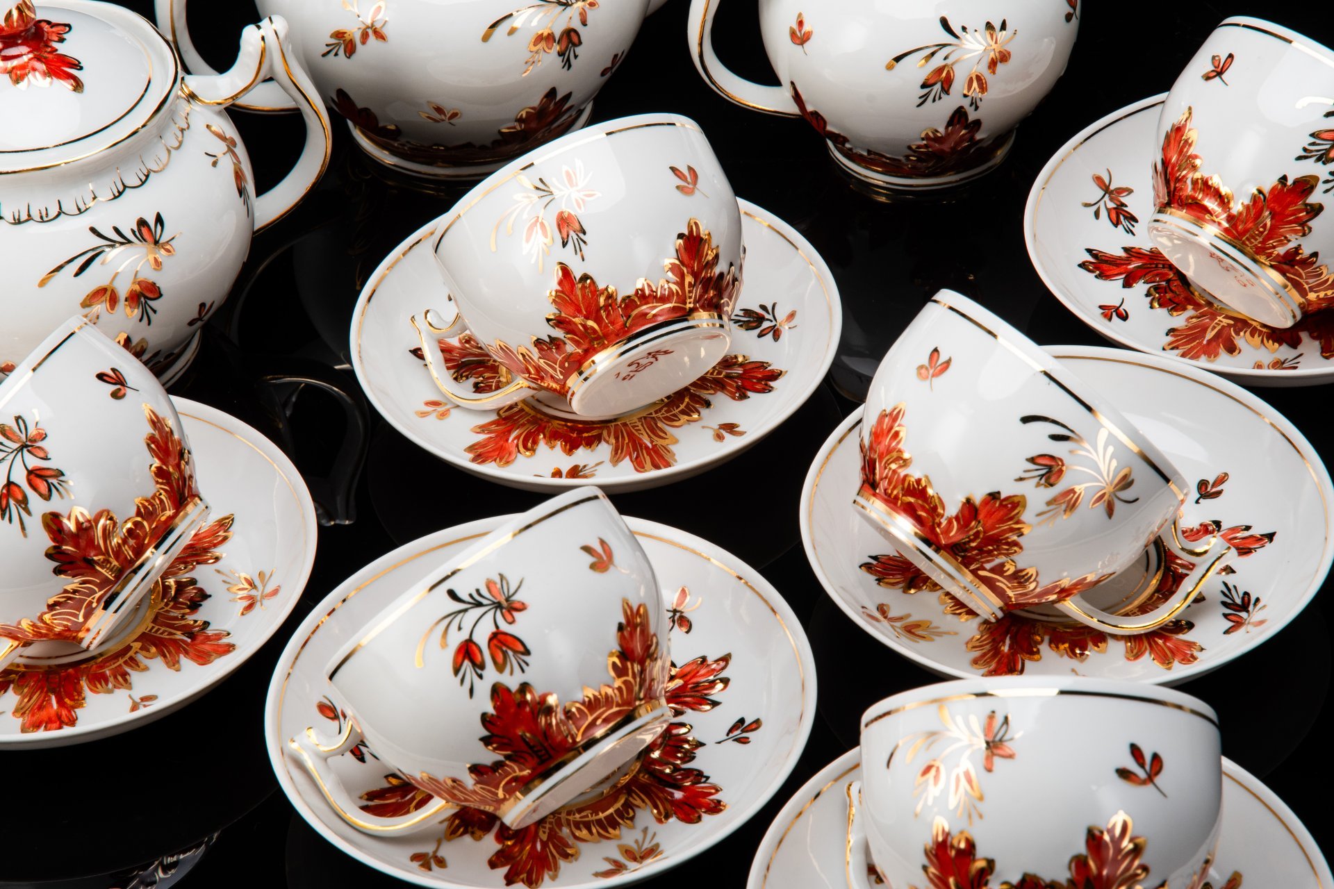 Сервиз "Барбарис" на 6 персон (15 предметов), фарфор, деколь, золочение, роспись, Дмитровский фарфоровый завод (ДФЗ Вербилки), СССР, 1965-1991 гг.