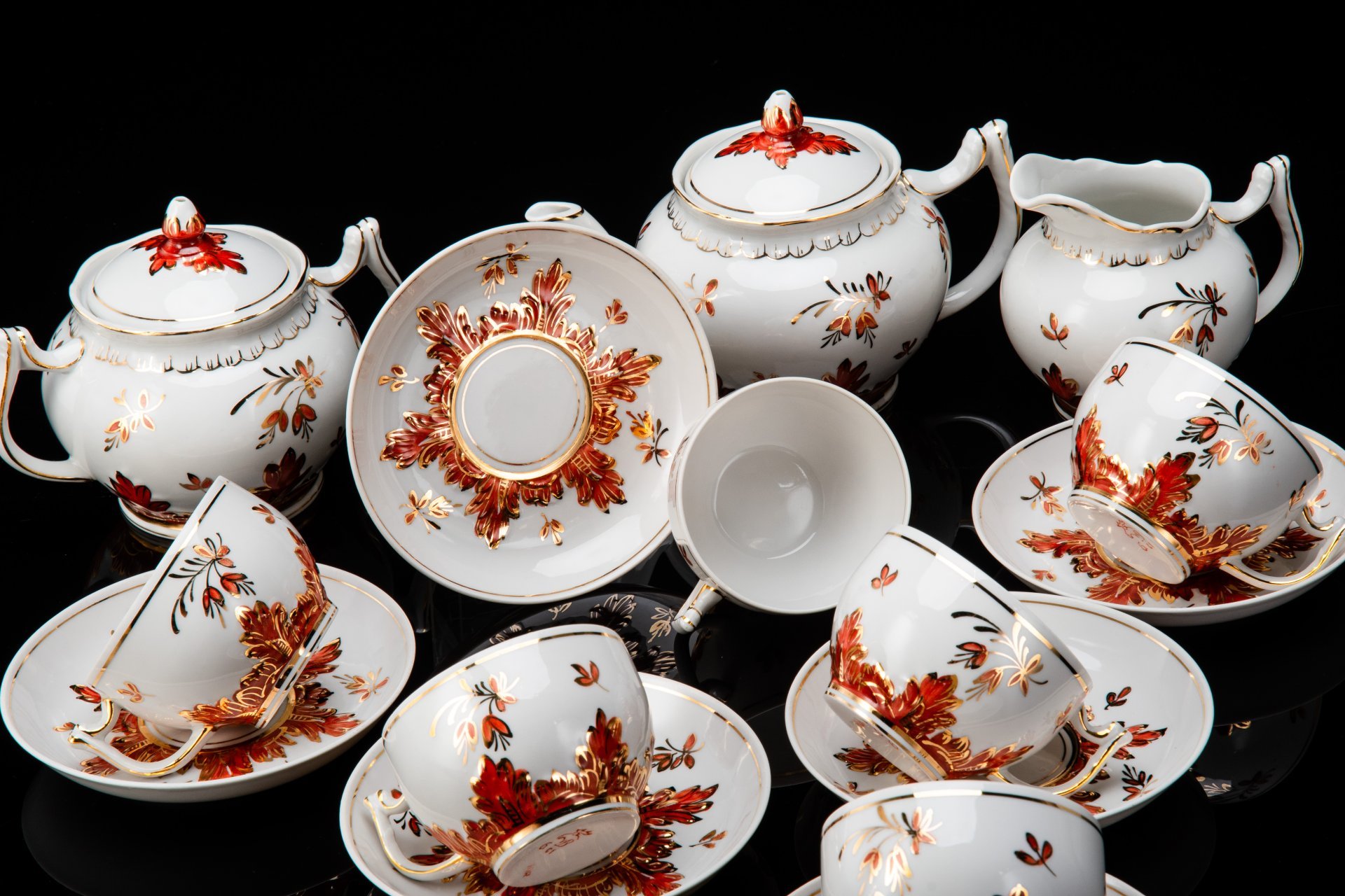 Сервиз "Барбарис" на 6 персон (15 предметов), фарфор, деколь, золочение, роспись, Дмитровский фарфоровый завод (ДФЗ Вербилки), СССР, 1965-1991 гг.