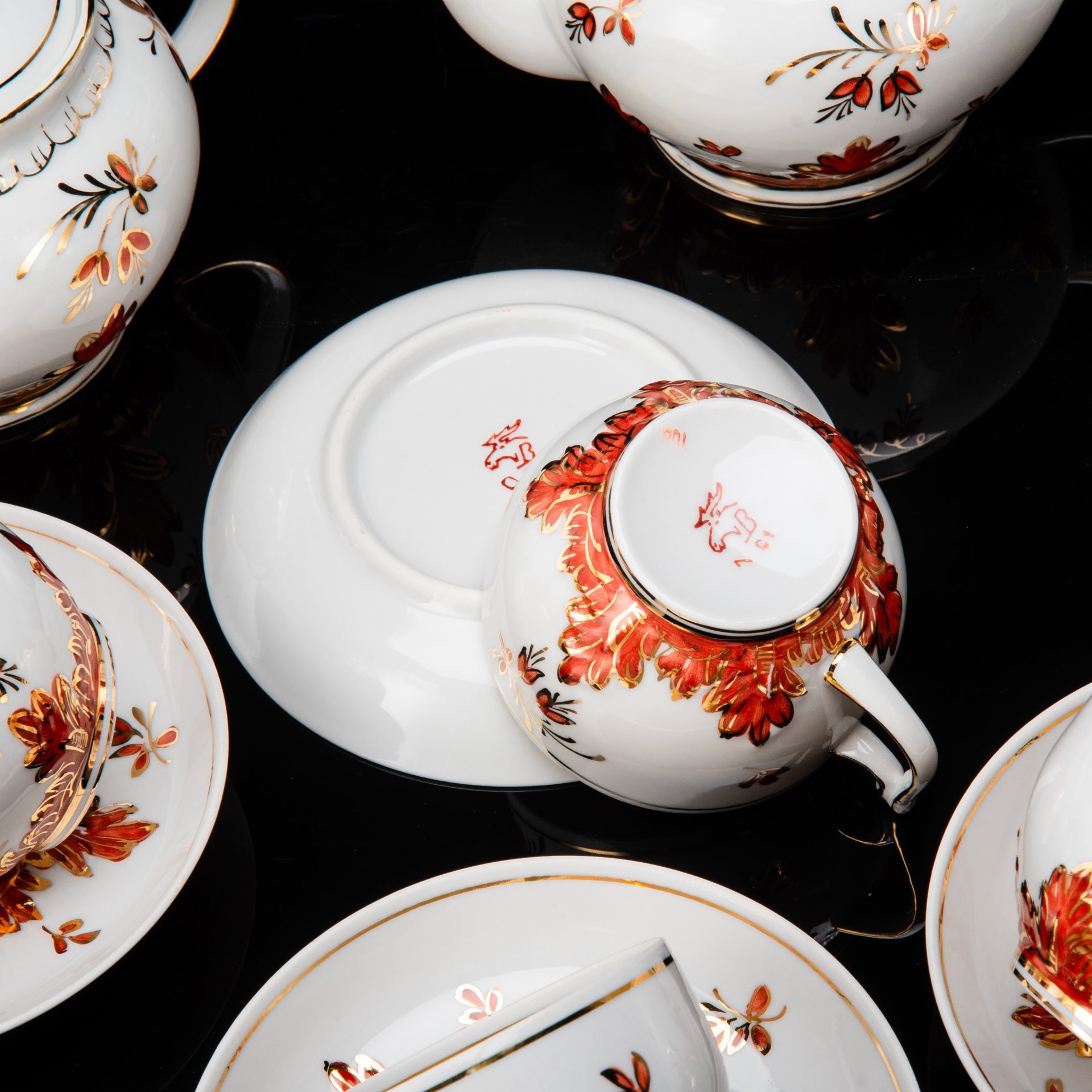 Сервиз "Барбарис" на 6 персон (15 предметов), фарфор, деколь, золочение, роспись, Дмитровский фарфоровый завод (ДФЗ Вербилки), СССР, 1965-1991 гг.