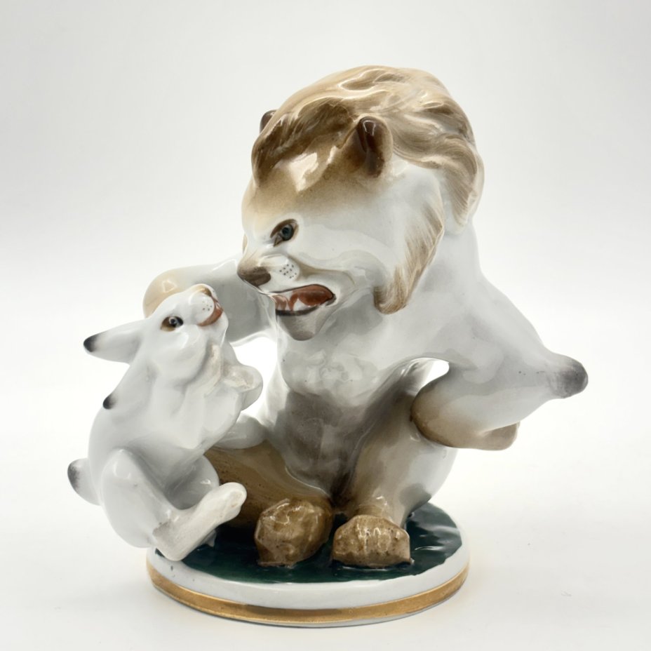 Статуэтка "Заяц во хмелю", скульптор Б.Я. Воробьев, фарфор, роспись, золочение, Ленинградский фарфоровый завод (ЛФЗ), СССР, 1950-1970 гг.