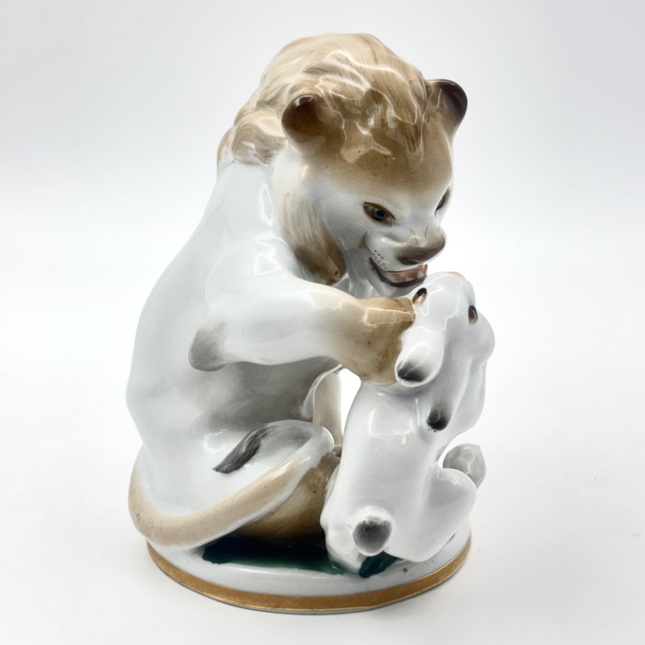 Статуэтка "Заяц во хмелю", скульптор Б.Я. Воробьев, фарфор, роспись, золочение, Ленинградский фарфоровый завод (ЛФЗ), СССР, 1950-1970 гг.