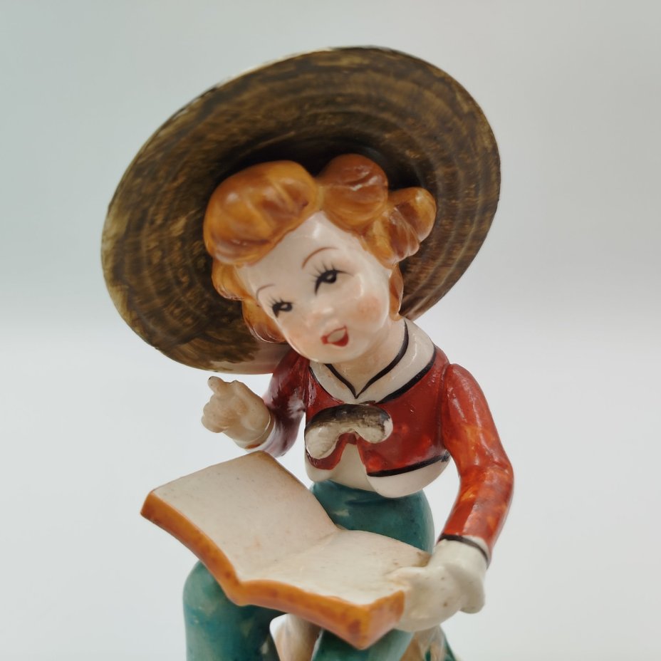 Статуэтка винтажная "Девочка читает книгу" (Goebel Nasha Girl ), керамика, роспись, Goebel Hummel, Германия, 1950-1970 гг., Goebel Hummel