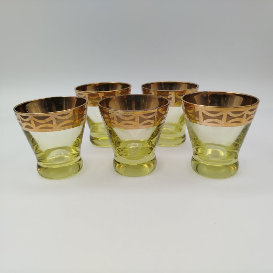 Набор из пяти стопок лимонно-жёлтого оттенка с золотистой каймой, стекло, золочение, СССР, 1970-1990 гг.