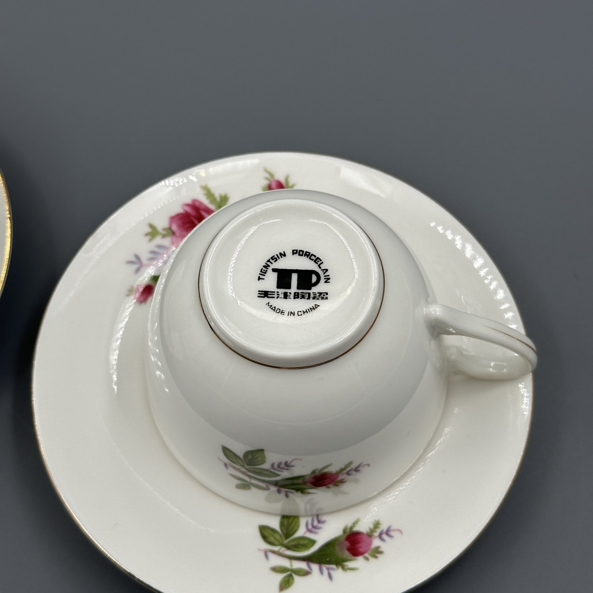 Набор из 2 кофейных пар , украшенных цветочным декором Tietsin Porcelain, Китай