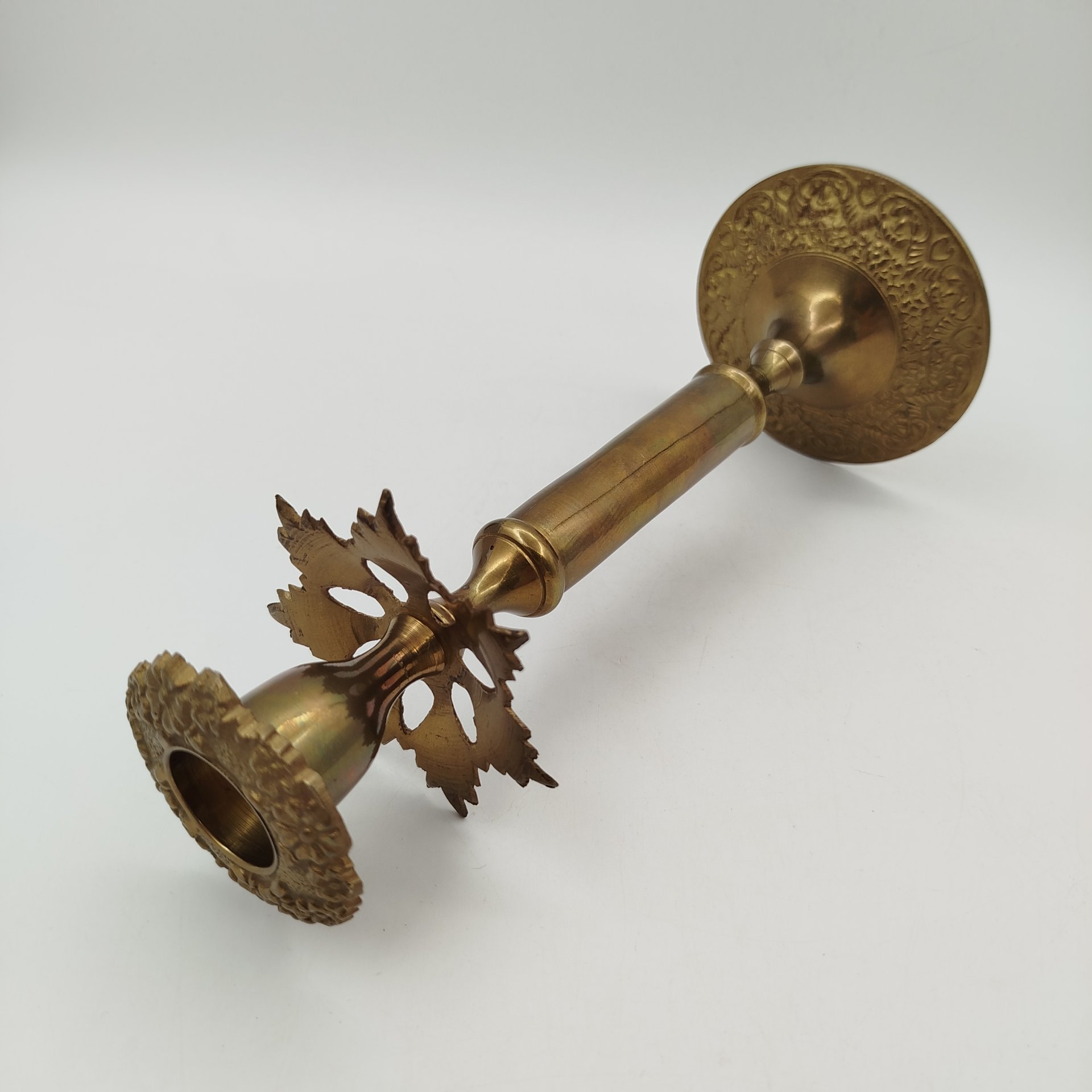 Подсвечник на одну свечу, выполненный в восточном стиле