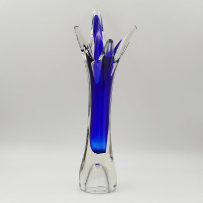 Ваза для цветов оригинальной четырёхконечной формы, Ливанский стекольный завод (Līvānu stikla fabrikа), стекло, двухслойное, СССР, 1960-1980 гг.