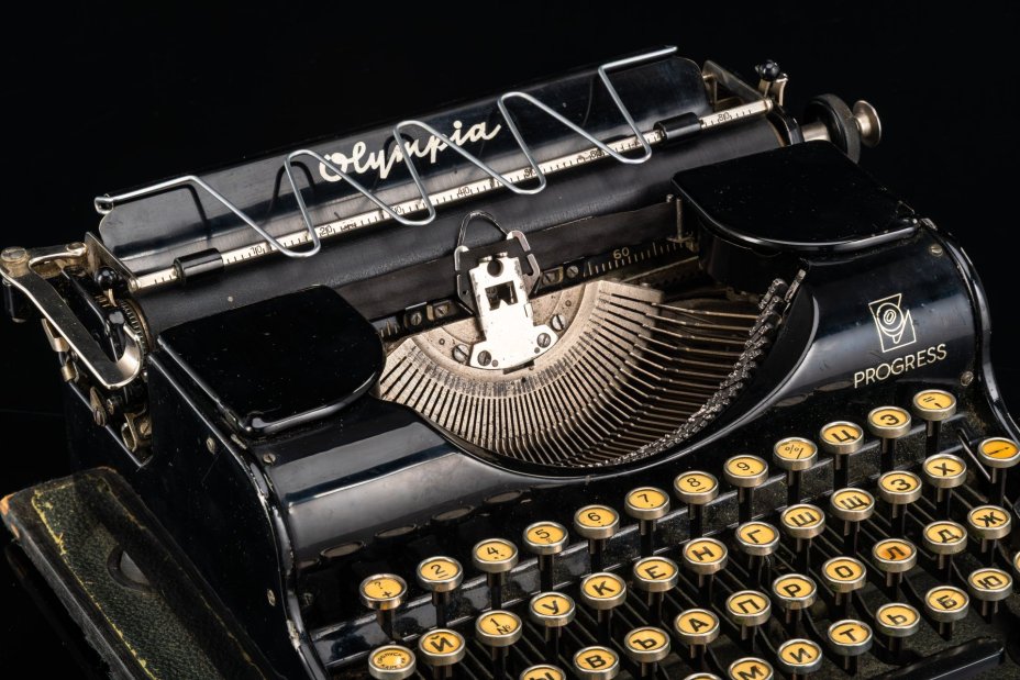 Машинка печатная модели "Progress" в кофре, кириллическая клавиатура, металл, пластик, краска, Olympia Werke, Германия, 1939-1950 гг.