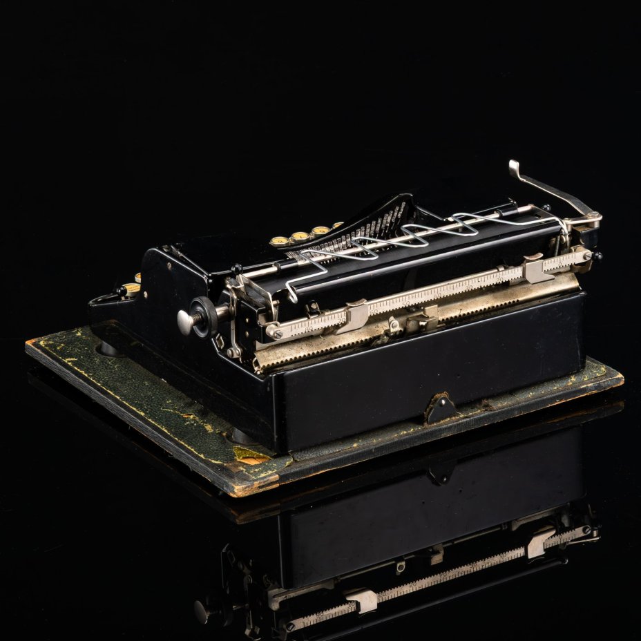 Машинка печатная модели "Progress" в кофре, кириллическая клавиатура, металл, пластик, краска, Olympia Werke, Германия, 1939-1950 гг.