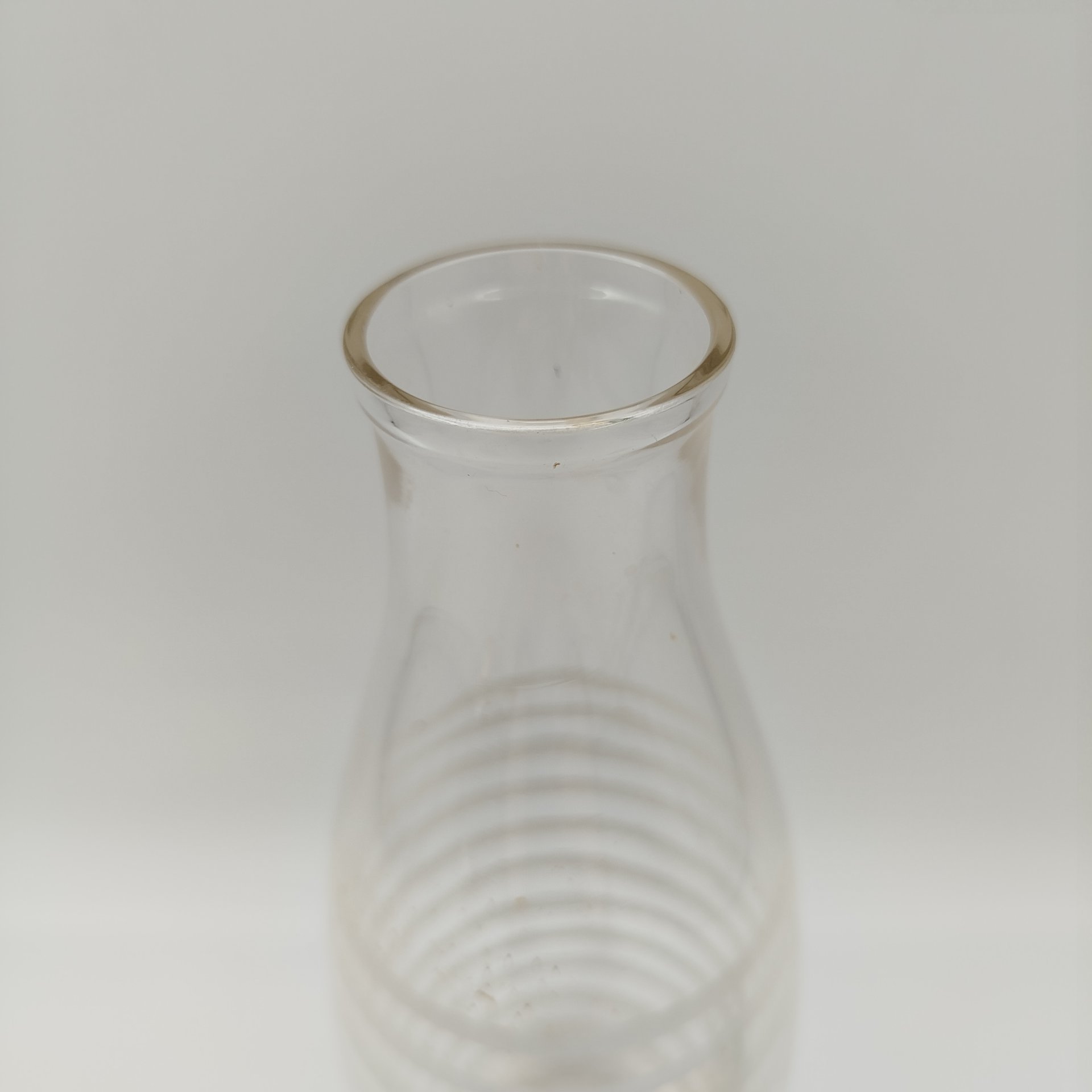 Графин (штоф) и 2 стопки, украшенные линейным орнаментом