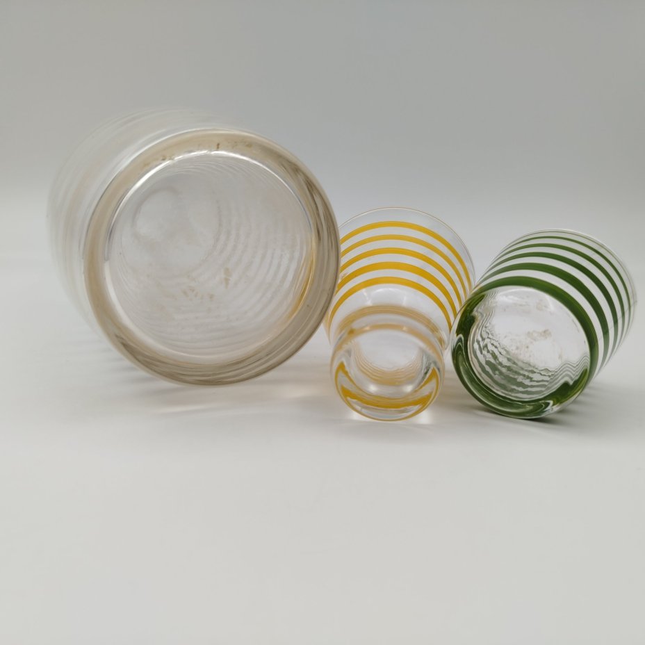 Графин (штоф) и 2 стопки, украшенные линейным орнаментом